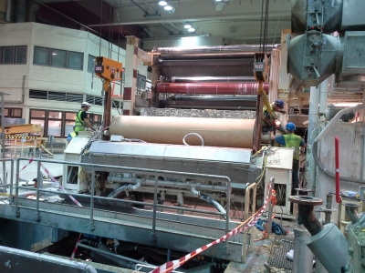 Papiermaschine PM2 in ��nekoski - Entfernung einer Beschichtungsstation